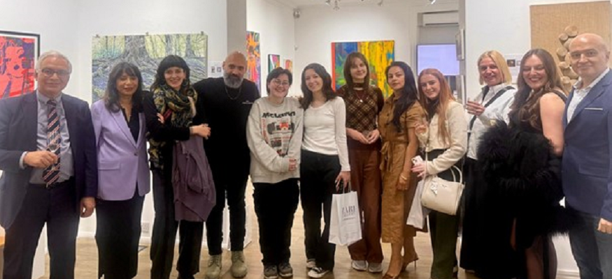 students at art gallery exhibition